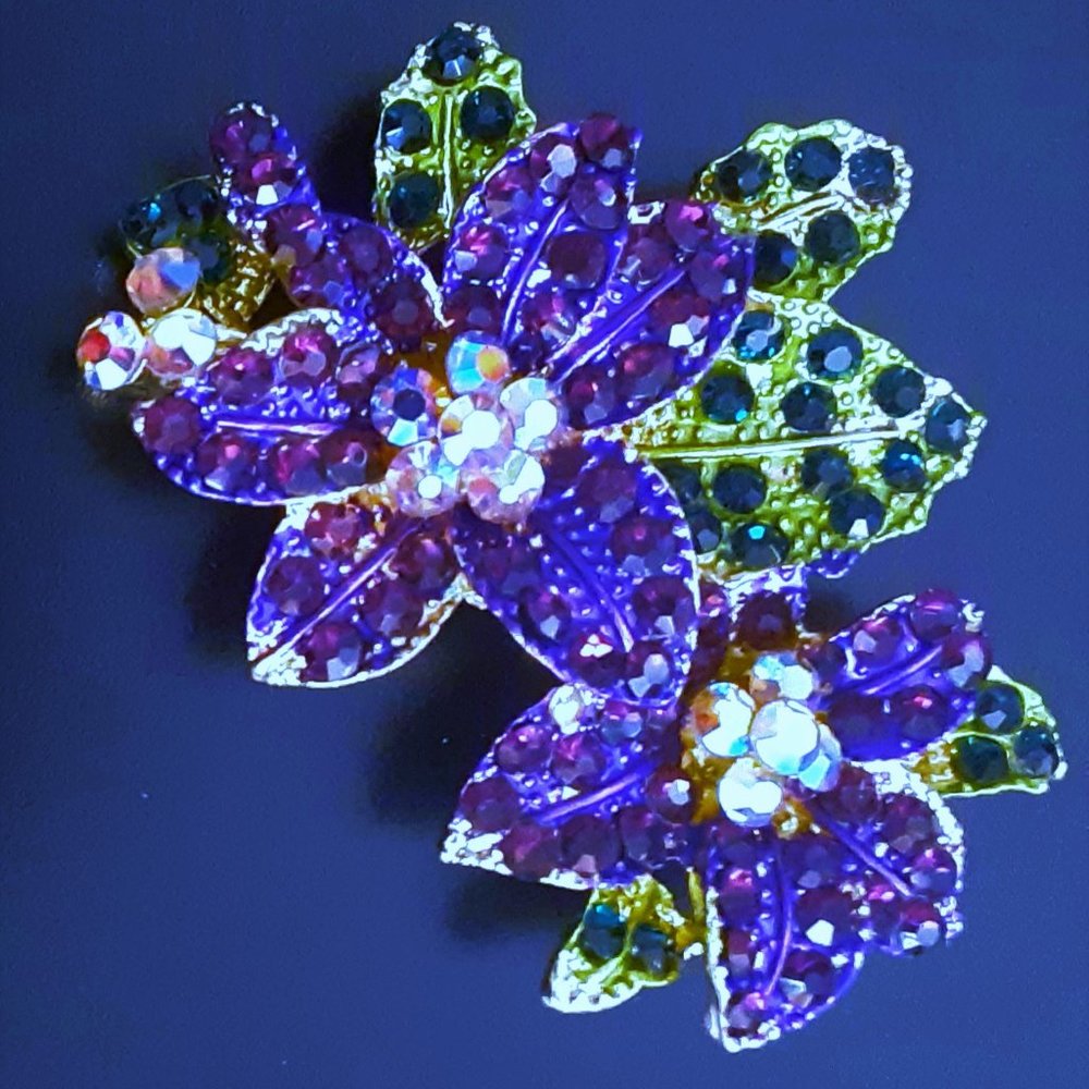 Stunning Purple Rhinestone FLOWER Corsage Brooch - Picture 2 of 8